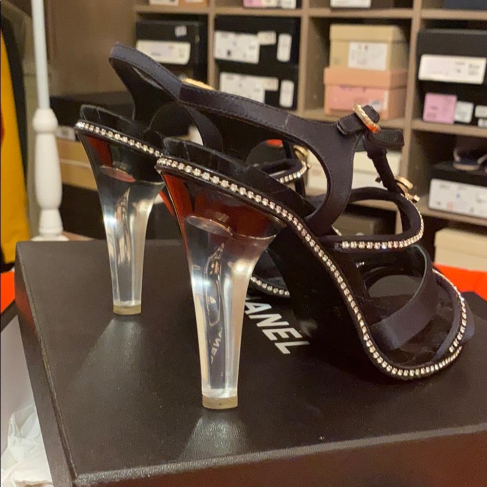 Chanel - Picture 6 of 16
